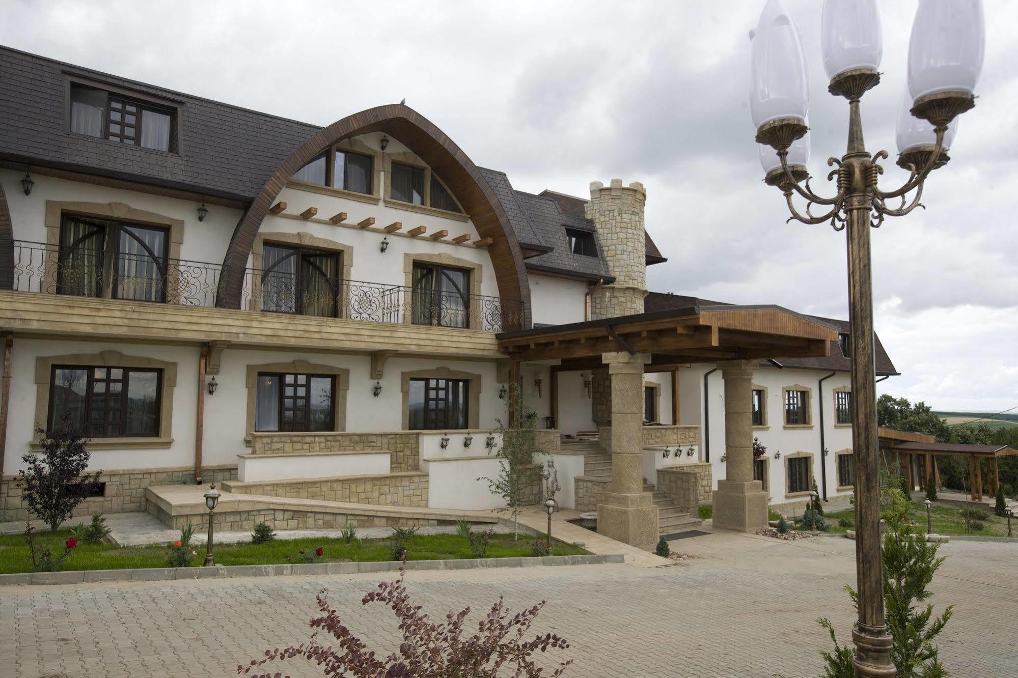 Hotel Restaurant La Castel ياش المظهر الخارجي الصورة